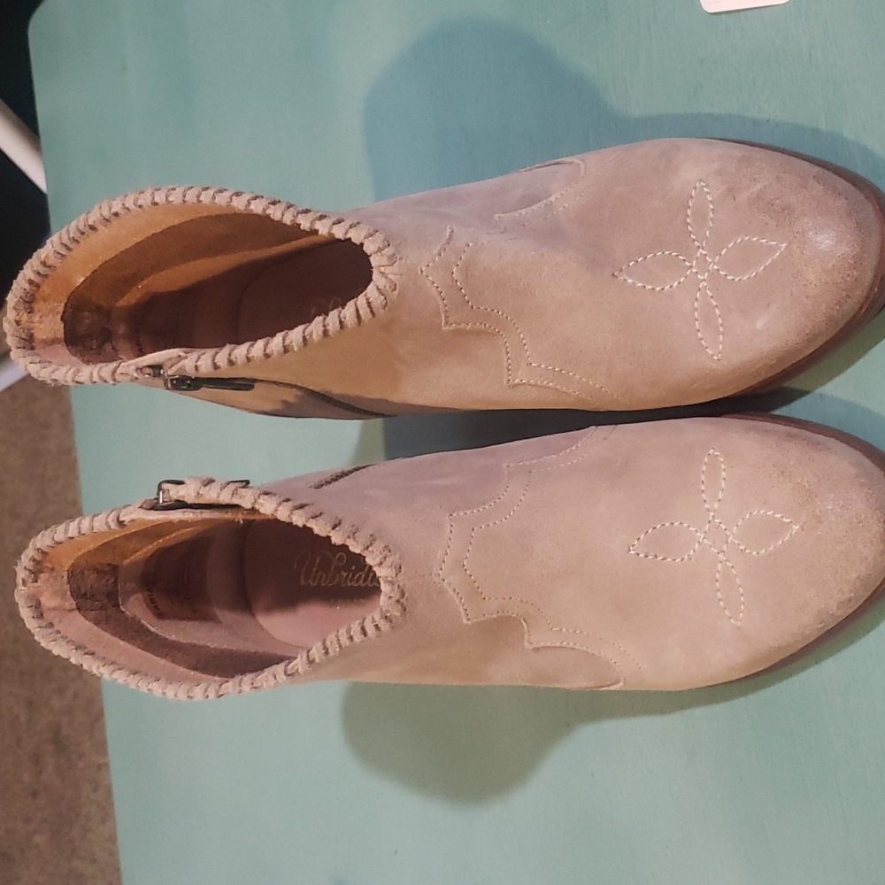 Ariat Unbridled Eva Bootie - Picture 2 of 8